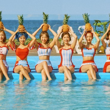 Lirik Lagu Now or Never - April