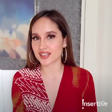 Cinta Laura Belingsatan Hampir Diseruduk Sapi Kurban