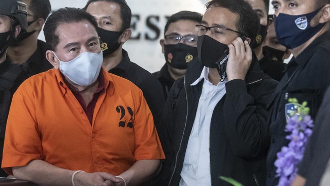 Bareskrim Polri akan melakukan penelusuran terkait aliran dana dalam kasus korupsi pengalihan hak tagih Bank Bali, Djoko Tjandra.