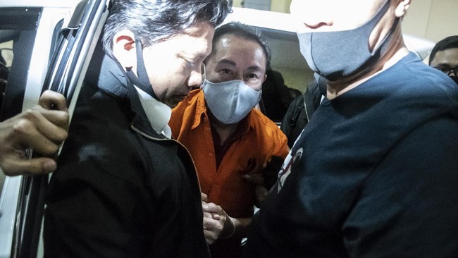 Polri menegaskan tidak ditahannya Irjen Napoleon Bonaparte di kasus Djoko Tjandra murni prerogatif penyidik dengan berbagai pertimbangan subyektif.