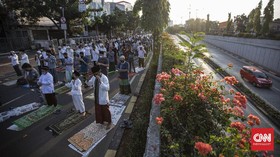 FOTO: Momen Salat Iduladha dengan Protokol Kesehatan Covid-19