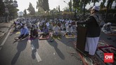FOTO: Momen Salat Iduladha dengan Protokol Kesehatan Covid-19 Kementerian Kesehatan telah memberikan panduan protokol kesehatan Covid-19 untuk pelaksanan salat Iduladha 2020.