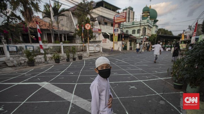 Pemkot Depok melarang warga salat Idul Adha di masjid dan fasilitas umum lainnya. Takbiran pun hanya dilakukan di masjid oleh satu orang.
