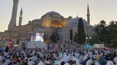 FOTO: Salat Iduladha Pertama di Hagia Sophia Salat Ied Hari Raya Iduladha 1441 Hijriah perdana di Masjid Hagia Sophia pada Jumat (31/7) dihadiri ribuan muslim muslim warga Turki.Turki.