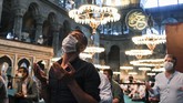 FOTO: Salat Iduladha Pertama di Hagia Sophia Salat Ied Hari Raya Iduladha 1441 Hijriah perdana di Masjid Hagia Sophia pada Jumat (31/7) dihadiri ribuan muslim muslim warga Turki.Turki.
