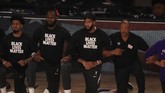 FOTO: Lakers Menang Tipis Atas Clippers Berkat LeBron Los Angeles Lakers menang tipis dua angka atas rival satu kota, Los Angeles Clippers, pada lanjutan NBA musim ini.