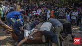FOTO : Prosesi Penyembelihan Hewan Kurban Saat Pandemi Corona Pelaksanaan Idul Kurban tahun ini berbeda dengan tahun-tahun sebelumnya karena pandemi corona. Protokol kesehatan diterapkan.