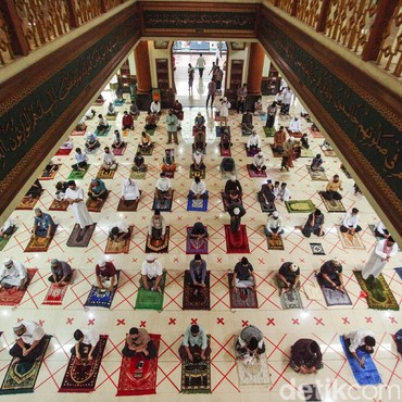 Kiat Jalani Kegiatan Agama dengan Tetap Jaga Jarak di Tempat Ibadah