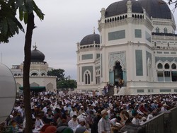 Masjid Raya Medan Gelar Salat Idul Adha, Tak Ada Pengaturan Jaga Jarak