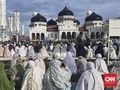 Corona Terus Naik, Jemaah Salat Id Banda Aceh Membludak