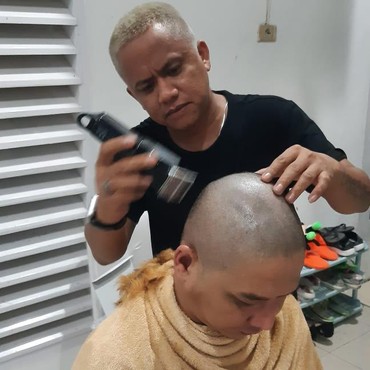 Usai Jadi Kontroversi, Rambut Pirang Pasha Dicukur Plontos Bak 'Shaolin'