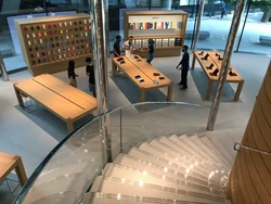 Ini Bukti Loyalitas Fanboy Apple Pada iPhone