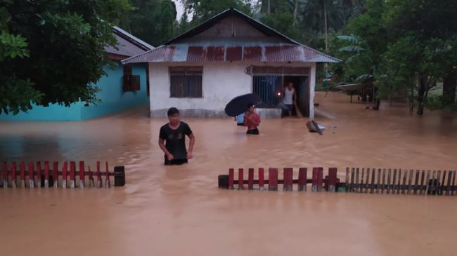 4.308 Jiwa Terdampak Banjir Bandang di Bolsel Sulut Banjir bandang di Kabupaten Bolaang Mongondow Selatan (Bolsel) Sulawesi Utara juga menghanyutkan sedikitnya 29 unit rumah dan 64 lainnya rusak berat.