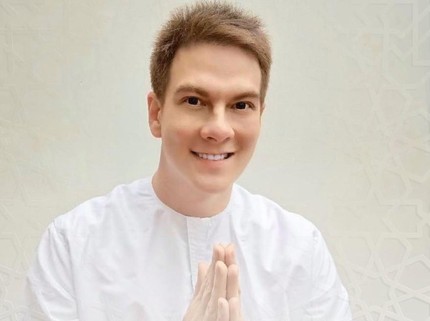 Wakaf Ribuan Al-Qur'an, Bertrand Antolin Ditanya Apa Agamanya