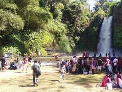 Seger! Habiskan Libur Idul Adha di Curug Bangkong Kuningan