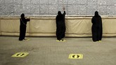 FOTO: Lempar Jumrah Mina Pakai Batu Steril Ibadah haji di tengah pandemi Covid-19 membuat Arab Saudi menerapkan berbagai protokol kesehatan yang ketat, termasuk sterilisasi batu untuk lempar jumrah.