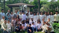 <p>Nia Ramadhani mengunggah foto keluarga besarnya saat merayakan Idul Adha. Lebaran haji, ia dan keluarga jadikan momen untuk berkumpul. Ikut senang ya melihatnya! (Foto: Instagram)</p>