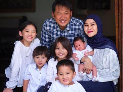 7 Potret Keluarga Artis Rayakan Idul Adha, Zaskia Adya Mecca hingga Syahrini