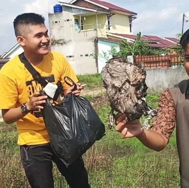Prank Daging Kurban Isi Sampah, YouTuber Edo Putra Diamankan Polisi