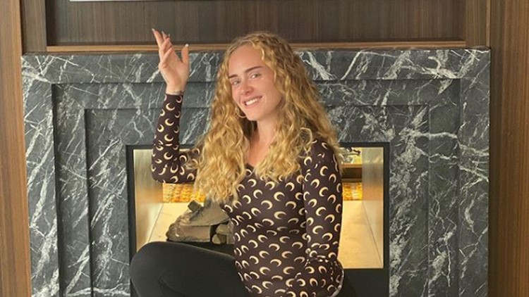 Adele makin langsing hingga nyaris tak dikenali.