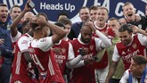FOTO: Momen Aubameyang Rusak Trofi Piala FA Pierre-Emerick Aubameyang sempat menjatuhkan trofi Piala FA saat proses perayaan gelar juara.