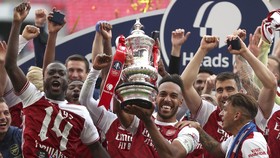Arsenal Pertegas Status Raja Piala FA