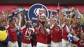 FOTO: Momen Aubameyang Rusak Trofi Piala FA Pierre-Emerick Aubameyang sempat menjatuhkan trofi Piala FA saat proses perayaan gelar juara.