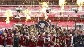 Arsenal Juara Piala FA hingga Pengumuman Rossi ke Petronas