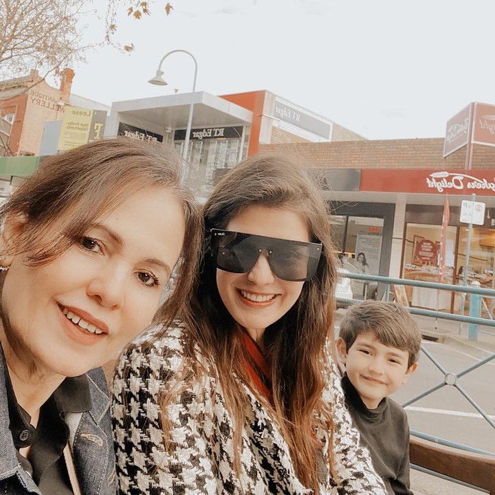 <p>Carisa mengajak sang ibu mertua untuk jalan-jalan menikmati hari bersama anak sulungnya, Quenzino Acana Naif. (Foto: Instagram @carissa_puteri)</p>