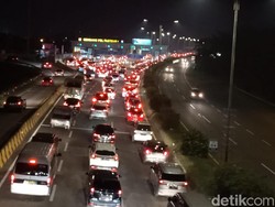 Diprotes Keras Ridwan Kamil, Ini Alasan Tarif Tol Jakarta-Bandung Naik