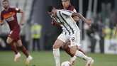FOTO: Juventus Rayakan Gelar Scudetto Ke-36 Para pemain Juventus merayakan keberhasilan meraih scudetto ke-36 usai takluk 1-3 dari AS Roma di Stadion Allianz, Turin, Sabtu (1/8).