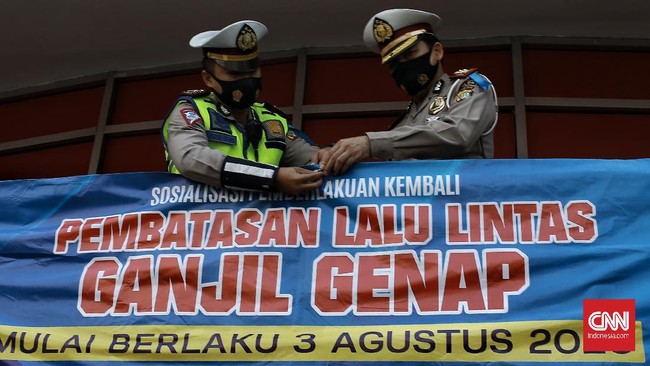 Kebijakan Anies Baswedan mengenai ganjil genap dinilai kontradiktif dengan perpanjangan pembatasan sosial berskala besar (PSBB) transisi.
