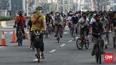 FOTO: Bundaran HI Tak Sepi di Masa PSBB Transisi Meskipun Jakarta melanjutkan PSBB transisi karena masih terjadi peningkatan Covid-19, kawasan Bundaran HI tetap ramai dilintasi warga bersepeda di akhir pekan.