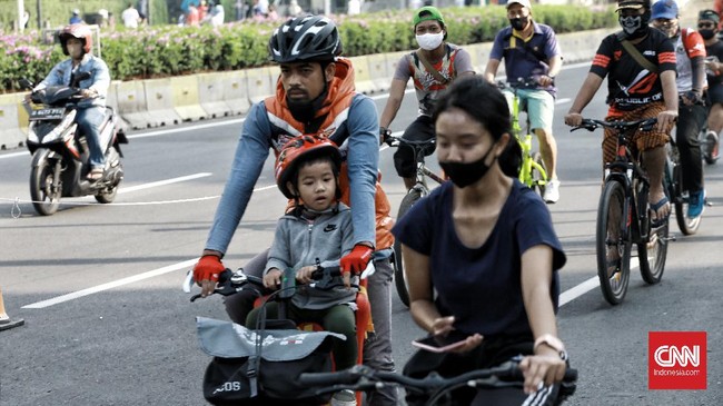 FOTO: Bundaran HI Tak Sepi di Masa PSBB Transisi