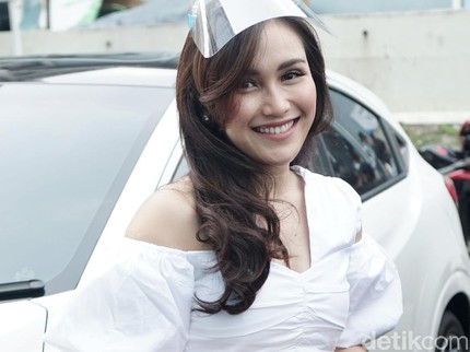 Ayu Ting Ting Masuk Nominasi Wanita Tercantik, Tuai Pujian