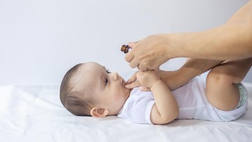 TIPS MENCEGAH BAYI TERTULAR COVID-19