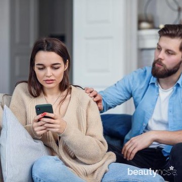 Hobi Cek Ponsel Pasangan? Waspadai Hal Buruk Ini Bisa Terjadi