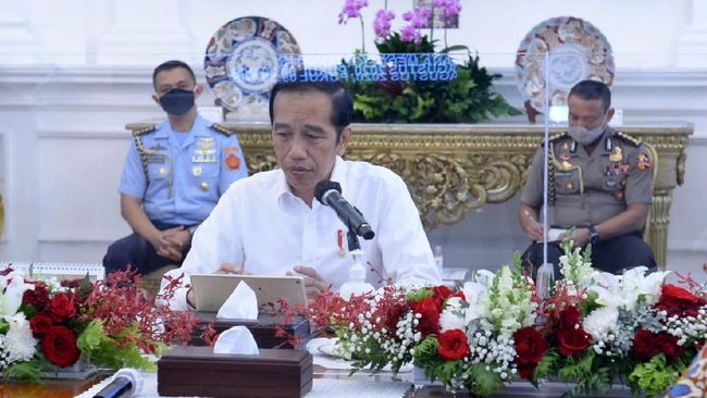 Jokowi Terbitkan Inpres Sanksi Pelanggar Protokol Kesehatan Presiden Jokowi menegaskan sanksi pelanggar protokol mulai dari teguran lisan/tertulis, kerja sosial, denda administratif, hingga penutupan sementara usaha.