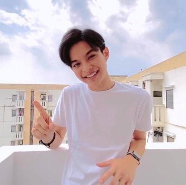 Lagu Baru Rey Mbayang 'Di Sepertiga Malam' Jadi Trending YouTube