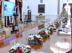Perketat Protokol Kesehatan, Meja Jokowi Terima Tamu di Istana Disekat