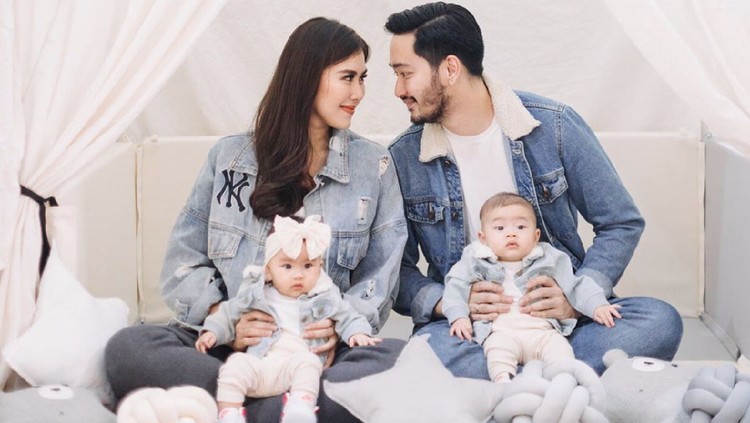 OOTD kembaran dengan suami dan anak