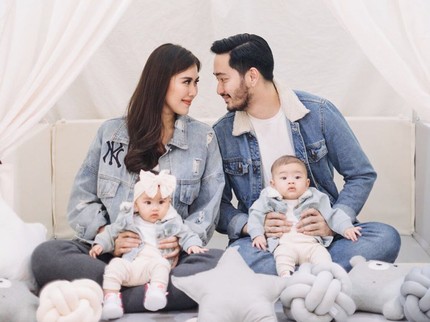 6 Gaya OOTD Kembaran dengan Suami dan Anak Tanpa Terkesan Norak