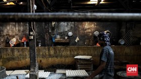 FOTO: Produksi Tahu Rumahan Bertahan kala Pandemi Corona