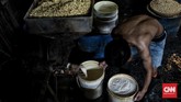 FOTO: Produksi Tahu Rumahan Bertahan kala Pandemi Corona Industri tahu di Jakarta, salah satunya di Duren Tiga masih mencoba bertahan di tengah penyebaran wabah virus corona.