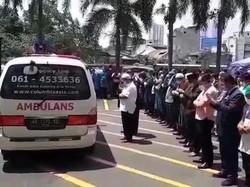 Viral Salat Jenazah Dokter Positif Corona di Medan, Peti Tetap dalam Ambulans