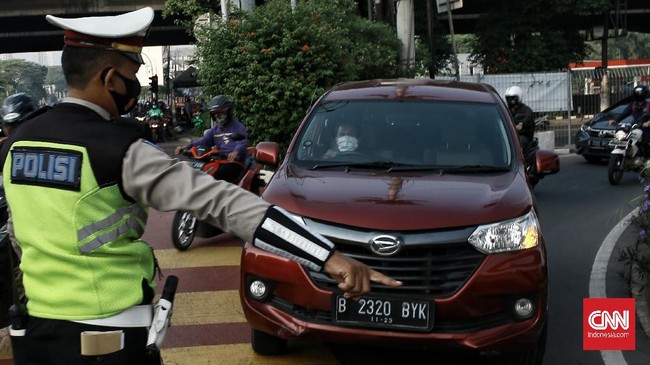 Dishub DKI Jakarta juga mencatat belum terjadi kenaikan signifikan jumlah penumpang angkutan umum dalam pelaksanaan ganjil genap hari pertama.