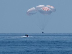 Video Detik-detik Crew Dragon SpaceX Mendarat ke Bumi