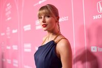 Berkat "Folklore", Taylor Swift Cetak Rekor Baru Billboard Hot 100 ...