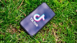 Lirik dan Terjemahan Lagu Zaujati yang Viral di TikTok