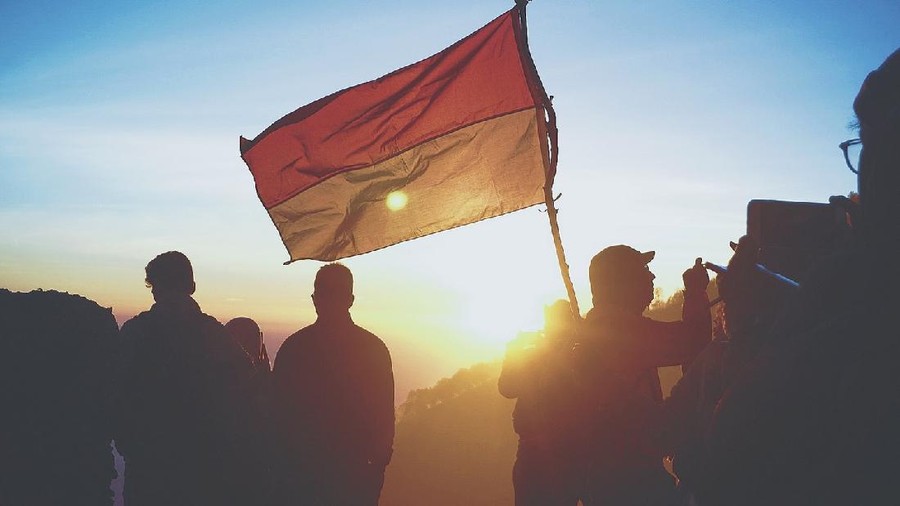 Wanita Bakar Bendera  Merah  Putih  Ngaku Kecewa Indonesia 